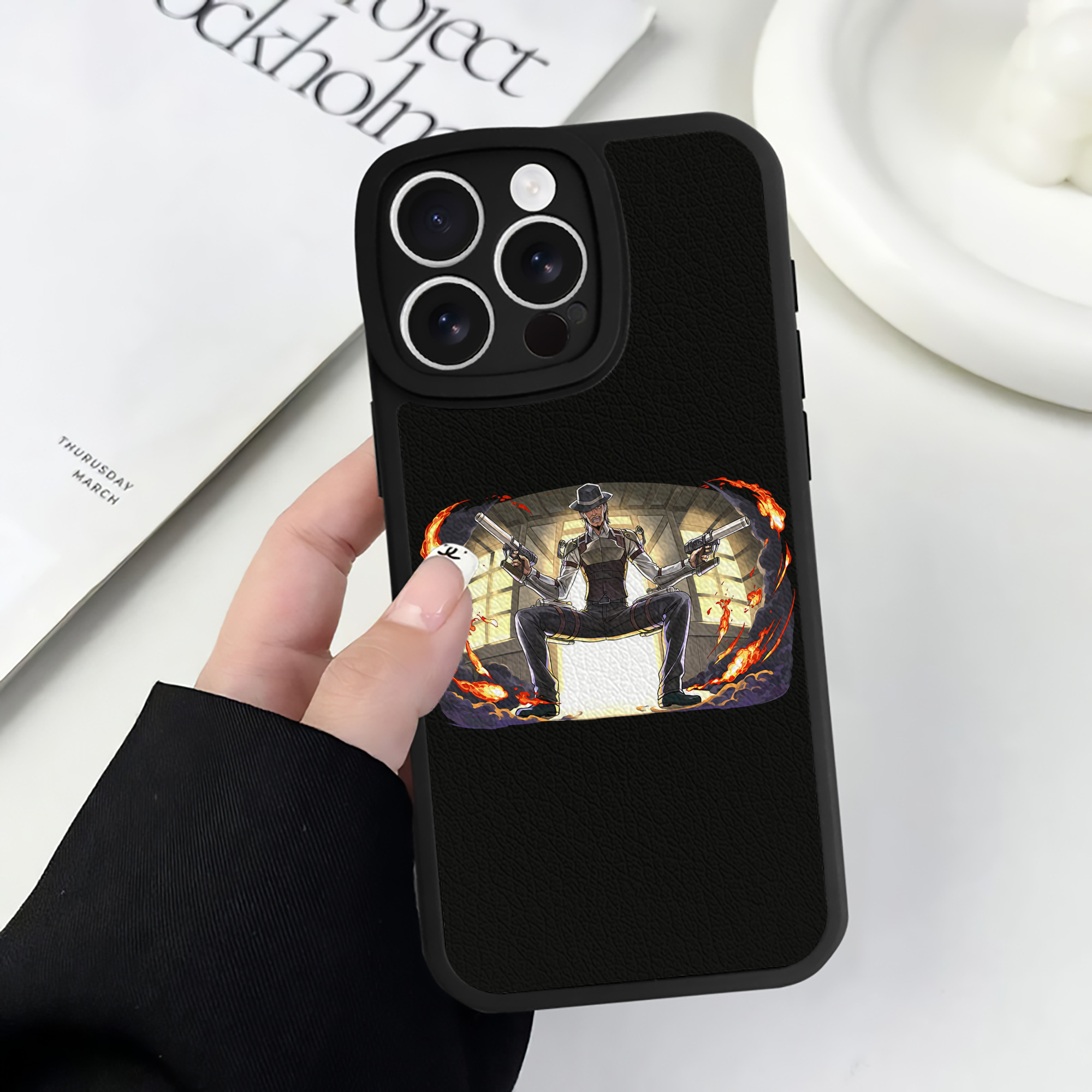 （画像用） 進撃の巨人 ケニー·アッカーマン Attack on Titan Kenny Ackerman 【iPhone 16シリーズ対応】シリコンスマホケース（レザー調） 材質：シリコン